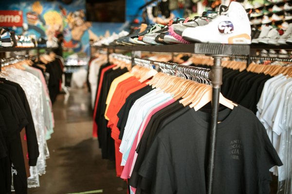 Astuces d'experts pour sublimer et illuminer la peau noire avec brillance